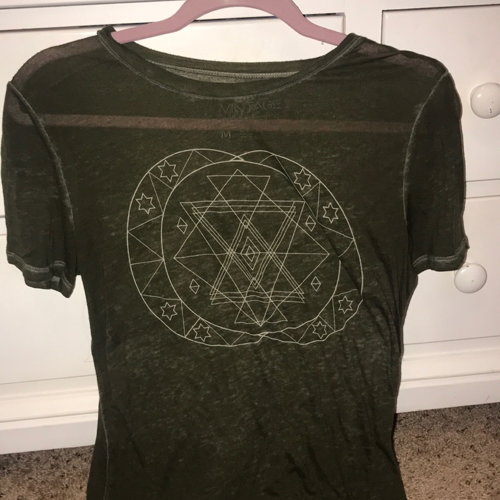Green lightweight t shirt